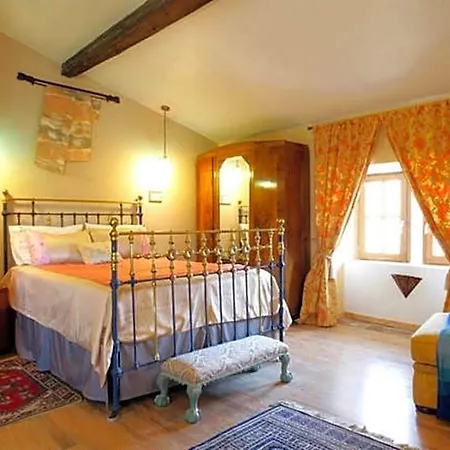 לינה וארוחת בוקר Maison De Textile Montolieu